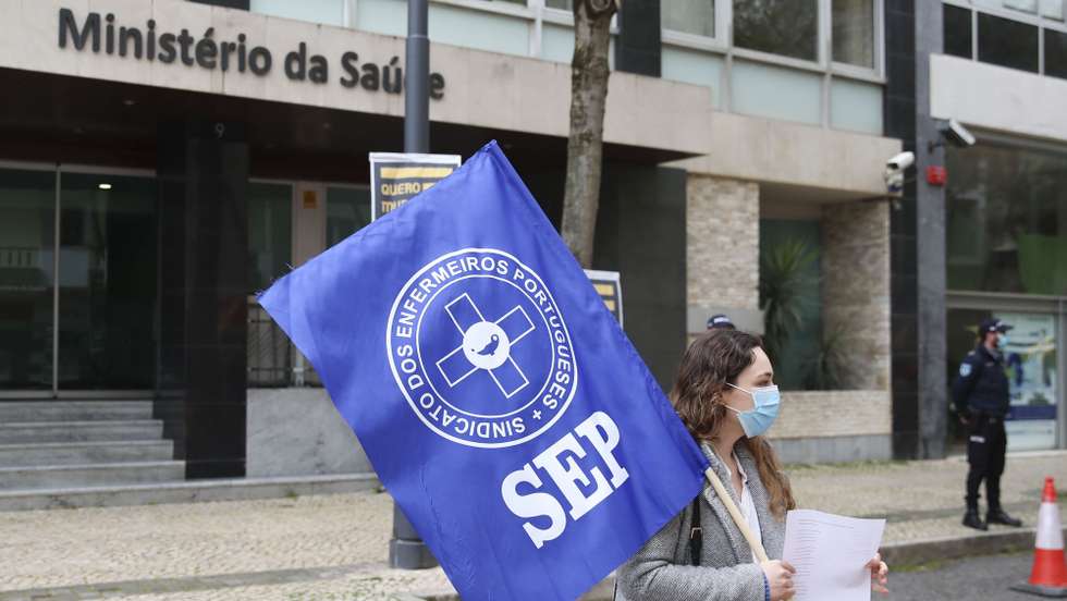 Concentração de dirigentes do Sindicato dos Enfermeiros Portugueses pela abertura imediata do processo negocial, junto ao Ministério da Saúde, em Lisboa, 07 de abril de 2022. ANTÓNIO   COTRIM/LUSA