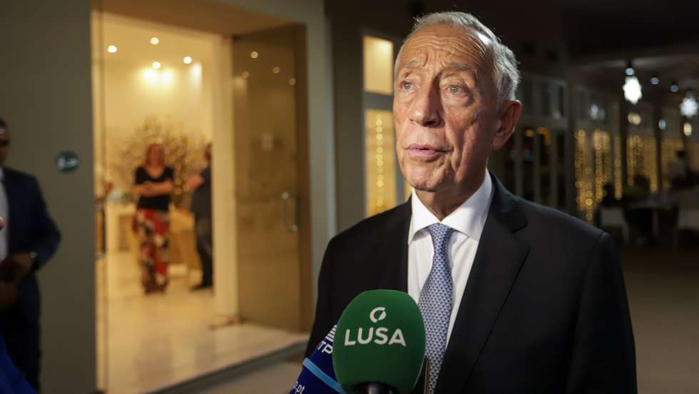 O Presidente da República, Marcelo Rebelo de Sousa, fala à comunicação social no início da sua visita a Cabo Verde, São Vicente, 9 de dezembro de 2022.  ELTON MONTEIRO/LUSA