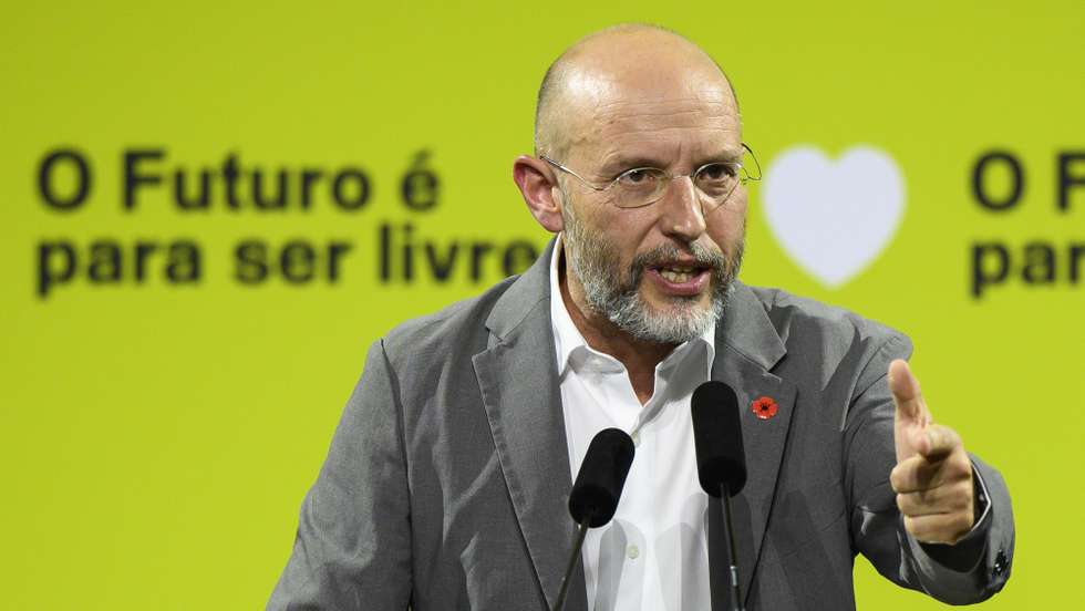 O porta-voz do Livre, Rui Tavares, discursa no XVI Congresso do LIVRE, no Mosteiro de São Bento da Vitória, no Porto, 13 de setembro de 2025. RICARDO CASTELO/LUSA