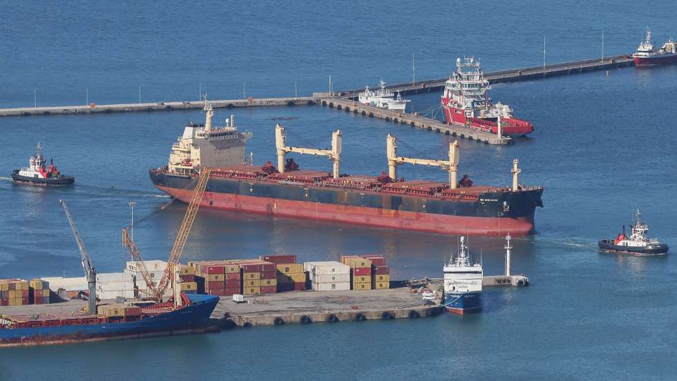 epa12790050 Container ships are moored in the Port of Cape Town, South Africa, 02 March 2026. Shipping companies such as Denmark’s Maersk and France’s CMA CGM reported that their vessels will be rerouted to the Cape of Good Hope, near Cape Town, as the transit route through the Strait of Hormuz has been suspended due to the ongoing joint US-Israeli military operation, which began with strikes across Iran on 28 February.  EPA/HALDEN KROG