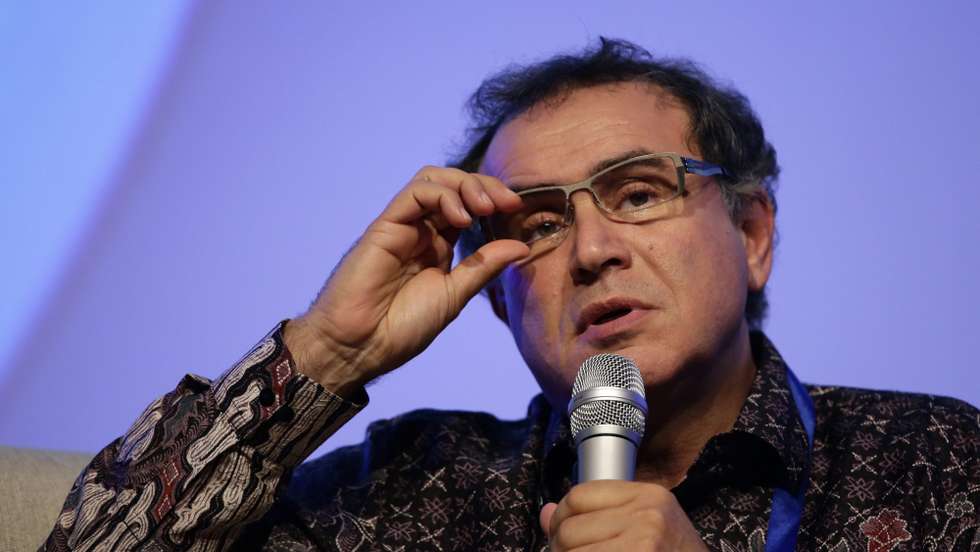 epa03897294 US economist Nouriel Roubini, Chairman Roubini Global Economics speaks on the economies of Indonesia, India and China at the start of the Asia-Pacific Economic Cooperation (APEC) CEO Summit in Nusa Dua, Bali, Indonesia, 05 October 2013.  Indonesia's resort island of Bali is hosting the APEC Summit and APEC CEO summit until 08 October 2013.  EPA/DENNIS M. SABANGAN