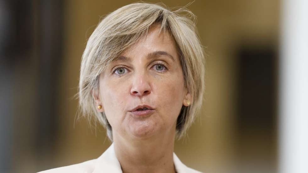 epa09272340 Portuguese Minister for Health Marta Temido makes a statement before the Health Council meeting in Luxembourg, 15 June 2021. Ministers will aim to adopt a Council position on rules to reinforce the role of the European Medicines Agency in crisis preparedness and management for medicinal products and medical devices.  EPA/JULIEN WARNAND