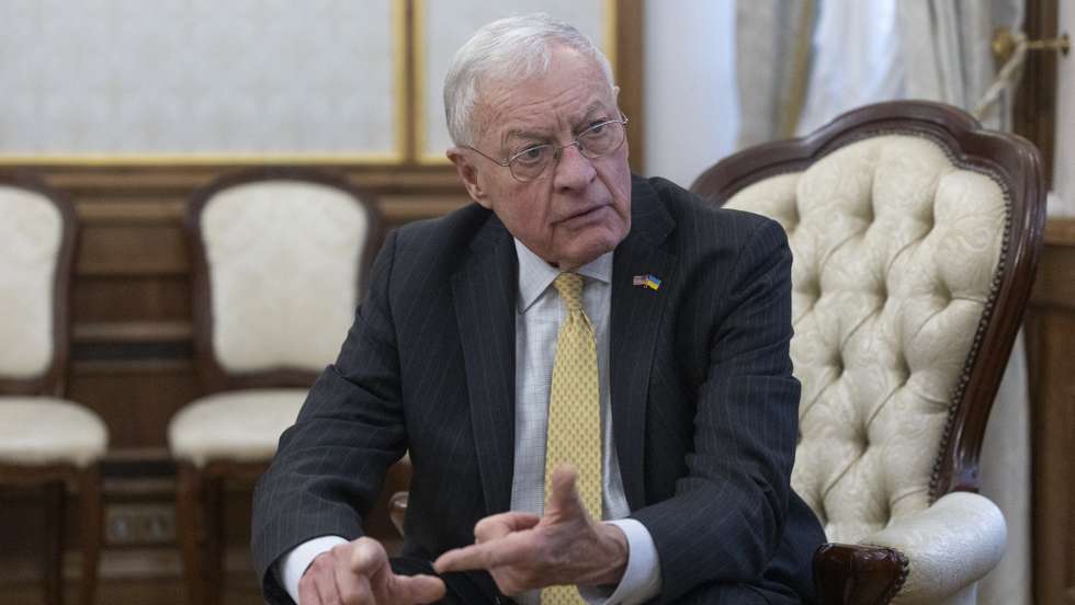epa11907659 A handout picture made available by the Presidential Press Service shows US Special Presidential Envoy for Russia and Ukraine Keith Kellogg attends his meeting with Ukraine's Head of the Presidential Office of Ukraine Andriy Yermak in Kyiv, Ukraine, 19 February 2025. Keith Kellogg arrived in Ukraine to meet with senior Ukrainian officials amid the ongoing Russian invasion.  EPA/PRESIDENTIAL PRESS SERVICE HANDOUT HANDOUT    HANDOUT EDITORIAL USE ONLY/NO SALES