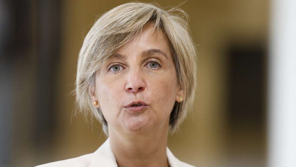 epa09272340 Portuguese Minister for Health Marta Temido makes a statement before the Health Council meeting in Luxembourg, 15 June 2021. Ministers will aim to adopt a Council position on rules to reinforce the role of the European Medicines Agency in crisis preparedness and management for medicinal products and medical devices.  EPA/JULIEN WARNAND