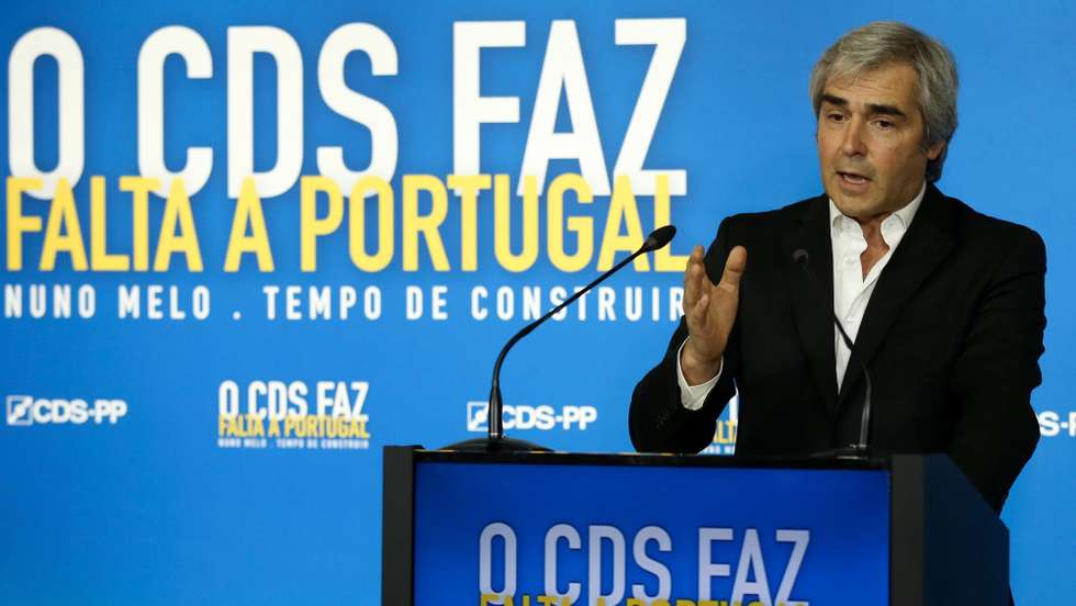 O eurodeputado Nuno Melo, durante uma conferência de imprensa para a apresentação da sua candidatura à liderança do CDS-PP, na sede do partido, em Lisboa, 19 de fevereiro de 2022. Quando anunciou a apresentação da candidatura, o dirigente escreveu nas redes sociais que "o CDS atravessa o pior momento dos seus mais de 47 anos de história" mas, "pelo legado, pelo que representa, pelo que agora ficou ausente da Assembleia da República mas faz tanta falta a Portugal, capitular não é sequer opção". MANUEL DE ALMEIDA/LUSA