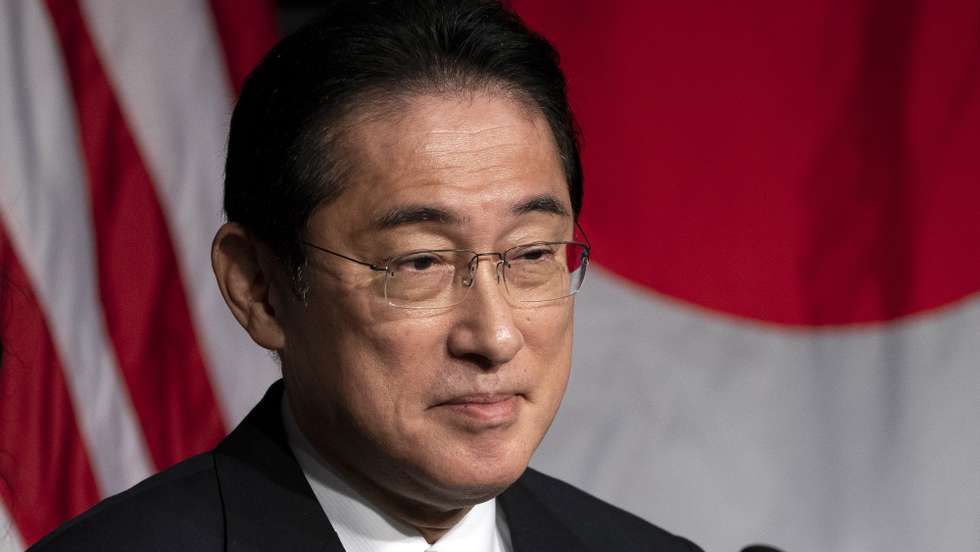 epa10403951 Japanese Prime Minister Fumio Kishida speaks during the signing of a US-Japan Space Collaboration Agreement at NASA in Washington, DC, USA 13 January 2023.  EPA/WILL OLIVER