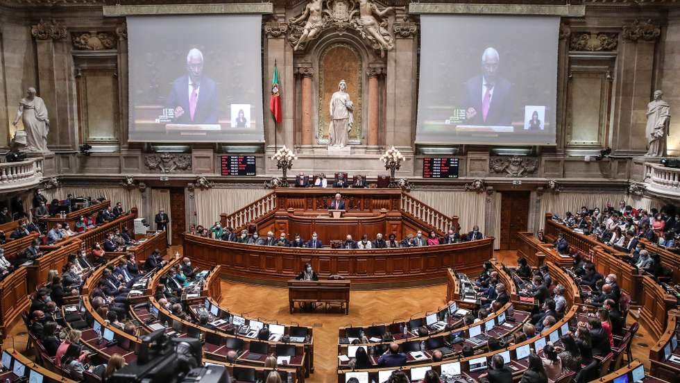 O primeiro-ministro, António Costa, participa no debate e votação da proposta de Orçamento do Estado para 2022 (OE2022), na Assembleia da República, em Lisboa, 27 de outubro de 2021. A proposta de Orçamento do Estado para 2022 entregue no parlamento prevê que a economia portuguesa cresça 4,8% em 2021 e 5,5% em 2022. MÁRIO CRUZ/LUSA