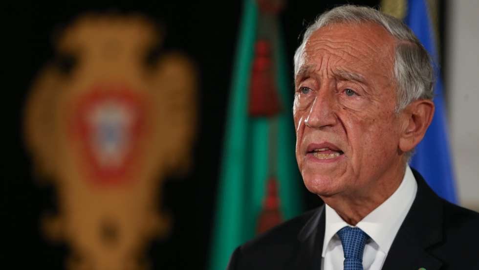 O Presidente da República, Marcelo Rebelo de Sousa, anunciou hoje durante uma comunicação ao país, que vai dissolver o parlamento e marcar eleições legislativas antecipadas para 30 de janeiro, no Palácio de Belém, em Lisboa, 04 de novembro de 2021. "Uma semana e um dia depois da rejeição do Orçamento para 2022 encontro-me em condições de vos comunicar que decidi dissolver a Assembleia da República e convocar eleições para o dia 30 de janeiro de 2022", afirmou Marcelo Rebelo de Sousa, numa comunicação ao país, a partir do Palácio de Belém, em Lisboa. MANUEL DE ALMEIDA/LUSA
