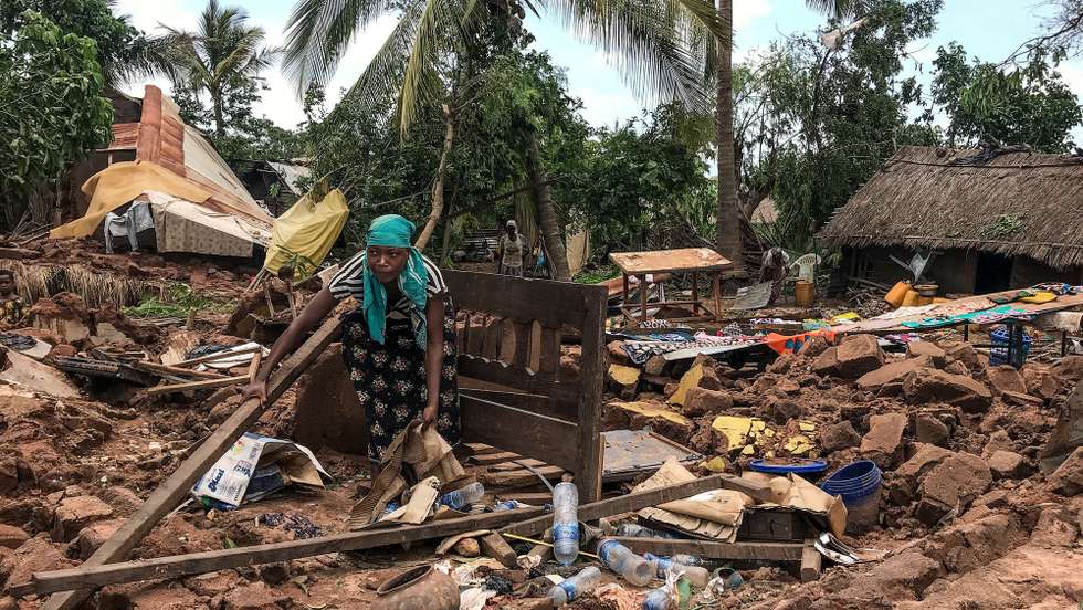 Casas destruídas pelo ciclone Gombe em Moçambique