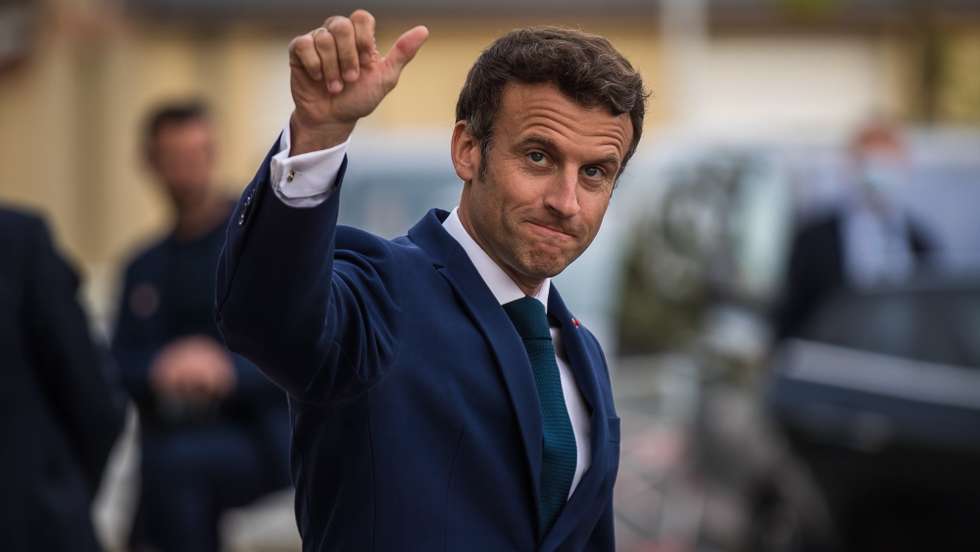 epa09914841 French President Emmanuel Macron waves as he leaves after his visit at the 'Percy' Army Hospital in Clamart, near Paris, France, 28 April 2022. Macron met soldiers injured during external operations, and caregivers of the Percy Army Hospital.  EPA/CHRISTOPHE PETIT TESSON / POOL