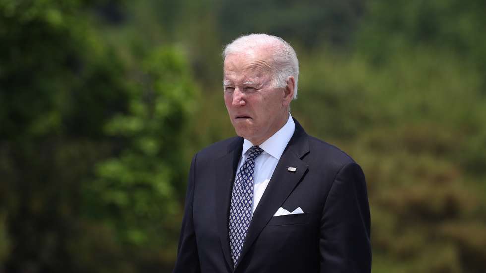 epa09962008 US President Joe Biden visits the Seoul National Cemetery in Seoul, South Korea, 21 May 2022. Biden is on a three-day visit to South Korea where he will hold a meeting with newly appointed President Yoon Suk-yeol over North Korea's nuclear program and supply chain risks.  EPA/Chung Sung-Jun / POOL