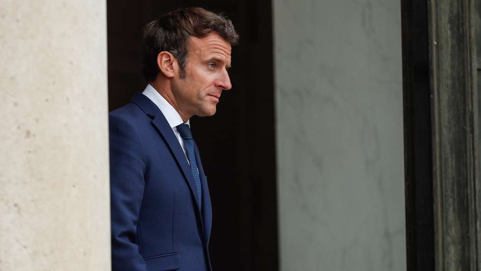 epa09993463 French President Emmanuel Macron looks on as he waits for the arrival of European Commission President Von der Leyen ahead of their meeting at the Elysee Palace in Paris, France, 03 June 2022.  EPA/CHRISTOPHE PETIT-TESSON