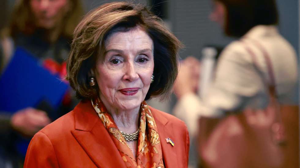 epa10187554 US Speaker of the House Nancy Pelosi arrives for the G7 Speakers' Meeting at the Reichstag building in Berlin, Germany, 16 September 2022. The meeting aims to exchange knowledge, experience and opinions about parliamentary issues.  EPA/HANNIBAL HANSCHKE