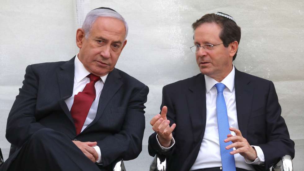 epa09277507 Former Israeli Prime Minister Benjamin Netanyahu (L) and Israeli President elect Isaac Herzog attend a memorial service for Netanyahu's brother fallen Israeli soldier Yoni Netanyahu in mount Herzel in Jerusalem, Israel, 16 June 2021.  EPA/ABIR SULTAN