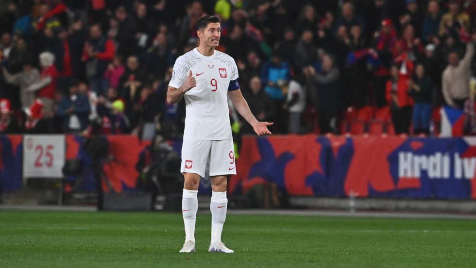 Lewandowski voltou a ser capitão mas passou quase ao lado do jogo sem oportunidades de finalização na área da Rep. Checa