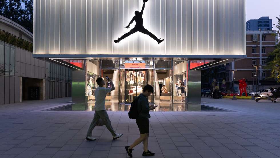 epa12170048 People walk by a Nike store in a shopping area in Beijing, China, 11 June 2025. After two days of high-level talks in London, officials from the US and China have agreed to a 'framework' on trade between the two countries.  EPA/JESSICA LEE