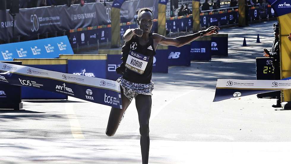 epa09570367 Runner Albert Korir of Kenya crosses the finish line in first place in the men's division of the 2021 TCS New York City Marathon in New York, New York, USA, 07 November 2021.  EPA/PETER FOLEY