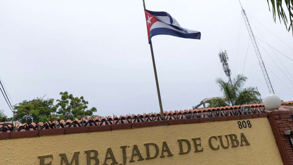 epa13167672 A Cuban flag flutters in the wind at the Cuban Embassy in Santo Domingo, Dominican Republic, 13 August 2026. The Dominican government formally requested on 13 August that the Cuban Embassy in the country withdraw nine members of its diplomatic mission and their family members, granting a seven-day period for this purpose, the Ministry of Foreign Affairs said in a statement.  EPA/ORLANDO BARRIA