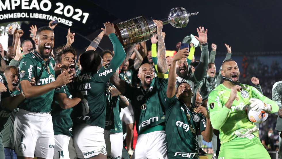 Palmeiras fez a festa no Estádio Centenário, em Montevideu, com a terceira Taça dos Libertadores (segunda consecutiva)