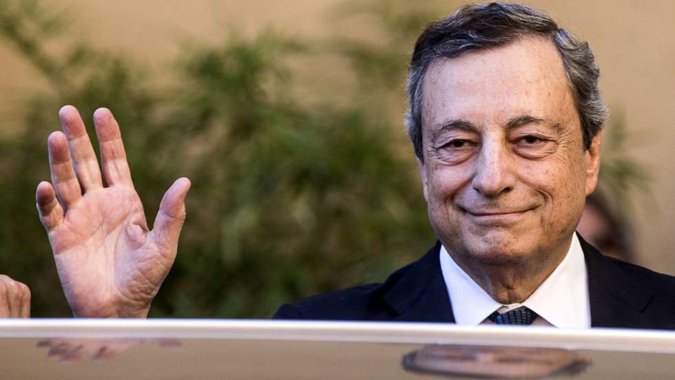 epa10072815 Italian Prime Minister Mario Draghi arrives to pay his respects to late Italian journalist Eugenio Scalfari as the coffin lies in state at the City Hall in Rome, Italy, 15 July 2022. Scalfari, who died on 14 July at the age of 98, founded two of Italy's most important news publications, daily newspaper La Repubblica and investigative journalism weekly 'L'Espresso'.  EPA/ANGELO CARCONI