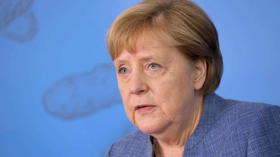 epa09341753 German Chancellor Angela Merkel speaks to the media during a visit to the Robert Koch Institute, in Berlin, Germany, 13 July 2021. Merkel made a strong appeal for people in Germany to get vaccinated against COVID-19. The Robert Koch Institute (RKI) is Germany's main institute for the prevention of infectious diseases and has advised the German government on its coronavirus disease (COVID-19) pandemic policies.  EPA/SEAN GALLUP / POOL