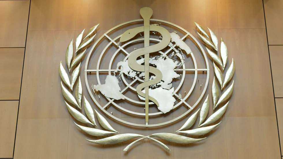 A hepatite pode ser transmitida através de hemoderivados contaminados, por isso são necessários cuidados acrescidos em África, onde apenas 80% das doações de sangue são testadas para controlo de qualidade, enquanto 5% das seringas são reutilizadas, de acordo com a OMS