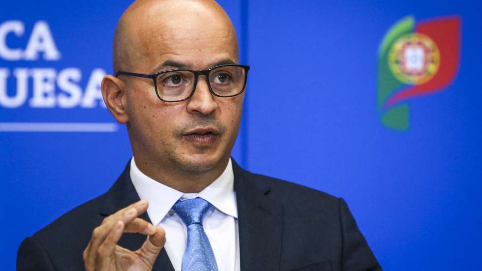 O ministro das Finanças, João Leão, discursa durante a cerimonia de apresentação do novo presidente do Conselho de Administração da Comissão de Mercado de Valores Mobiliários (CMVM), Gabriel Bernardino (AUSENTE DA IMAGEM), no Ministério das Finanças, em Lisboa, 15 de novembro de 2021. RODRIGO ANTUNES/LUSA
