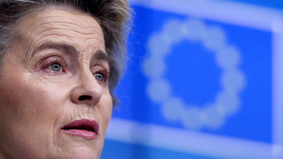 epa08956653 European Commission President Ursula von der Leyen during a press conference after a video summit of the European Council members, in Brussels, Belgium, 21 January 2021. EU member countries' heads of states and governments agreed on keeping the intra-EU borders open although restrictions on non-essential travel are an option in order to combat the spread of the pandemic Sars-CoV-2 coronavirus and its variants.  EPA/OLIVIER HOSLET / POOL