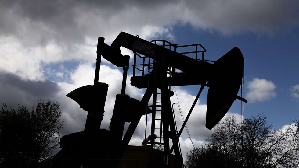epa12850774 A view of a crude oil pump in Walsheim near Landau, Germany, 26 March 2026. The global oil benchmark, Brent Crude, saw significant upward pressure on 26 March, with prices remaining elevated amid heightened geopolitical tensions and ongoing supply concerns.  EPA/RONALD WITTEK