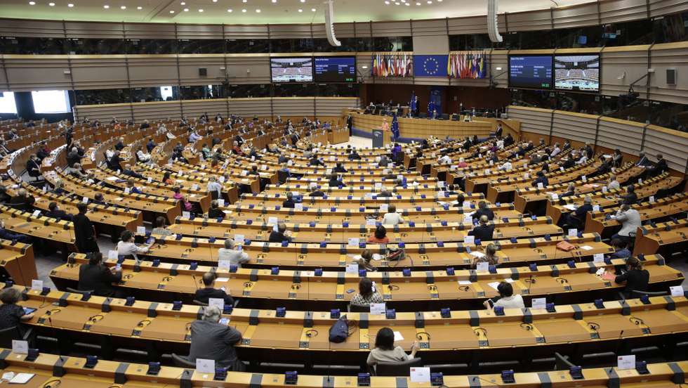 epa08672144 Delegates attend European Commission President Ursula Von Der Leyen's first state of the union speech at a plenary session of European Parliament in Brussels, Belgium, 16 September 2020.  EPA/OLIVIER HOSLET