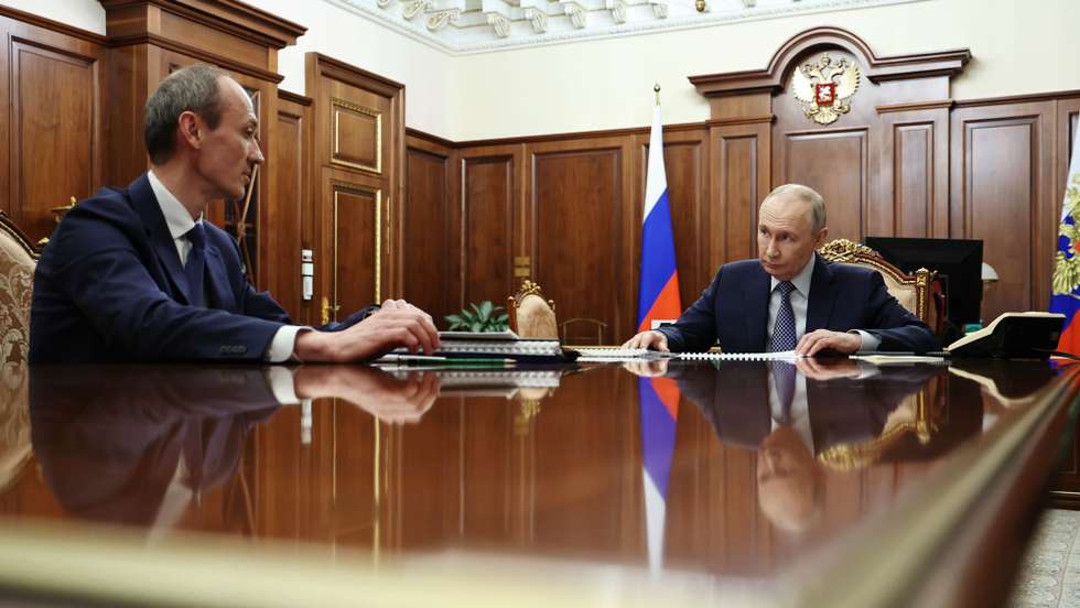 epa12878707 Russian President Vladimir Putin (R) meets with Deputy Prime Minister - Chief of the Government Staff Dmitry Grigorenko at the Kremlin in Moscow, Russia, 09 April 2026.  EPA/ALEXANDER KAZAKOV / SPUTNIK / KREMLIN POOL MANDATORY CREDIT