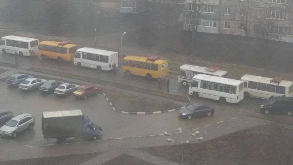 No local, os jornalistas presentes em Donetsk relataram que foram ouvidas sirenes e ordens à população para que se preparem para serem retiradas