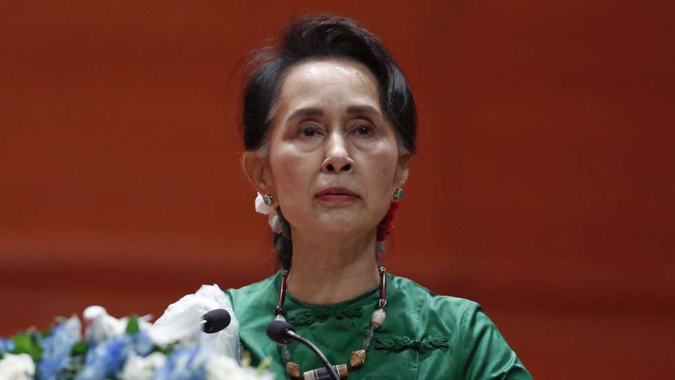 epa09911409 (FILE) - Myanmar's State Counselor Aung San Suu Kyi speaks during the closing ceremony of the third session of the 'Union Peace Conference - 21st century Panglong' in Naypyitaw, Myanmar, 16 July 2018 (reissued 27 April 2022). On 27 April 2022, Suu Kyi was found guilty of corruption and sentenced to five years in prison under section 55 of the Anti-corruption Law.  EPA/HEIN HTET
