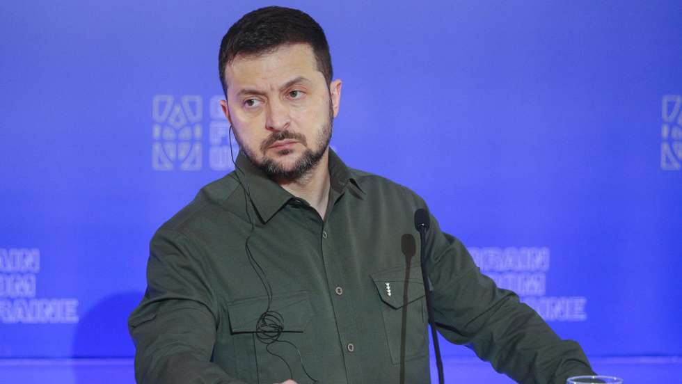 epa10330370 Ukrainian President Volodymyr Zelensky speaks during a joint press conference following a meeting of top EU politicians in Kyiv, Ukraine, 26 November 2022. The top European politicians arrived in Ukraine to take part in the International Summit of Food Security within the framework of the 'Grain from Ukraine' humanitarian program to get food from Ukraine to Africaâ€™s poorest countries amid the Russian invasion.  EPA/SERGEY DOLZHENKO