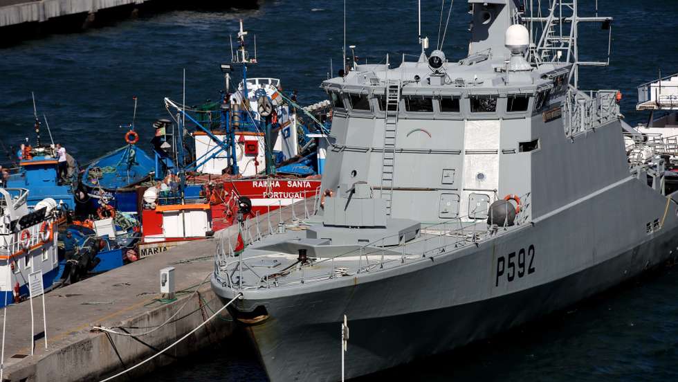A Marinha ordenou uma inspeção às condições de segurança do navio Mondego, que no sábado serviram de argumento para que parte da guarnição se tenha recusado a embarcar para cumprir uma missão militar, disse à Lusa fonte da Armada, Funchal, Madeira, 14 de março de 2023. Os 13 militares que se recusaram a embarcar alegando “razões de segurança”, tal como manifestaram num documento, encontravam-se ao principio desta tarde retidos no navio, confirmou fonte da Marinha à Lusa. JOÃO HOMEM GOUVEIA/LUSA