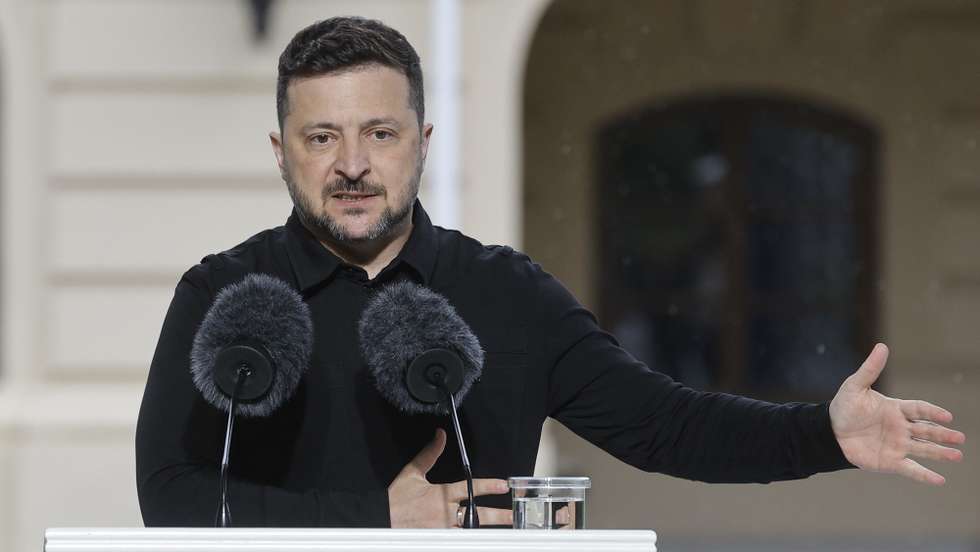 epa13013518 Ukrainian President Volodymyr Zelensky speaks during a joint press conference with NATO Secretary General Rutte in Kyiv, Ukraine, 03 June 2026. Rutte arrived in Kyiv to meet with top Ukrainian officials amid the Russian invasion.  EPA/SERGEY DOLZHENKO