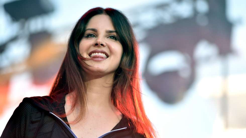 A cantora e compositora Lana Del Rey editou neste mês de março o seu sétimo álbum de estúdio e originais, 'Chemtrails over the Country Club', sucessor do aclamado 'Norman Fucking Rockwell!'