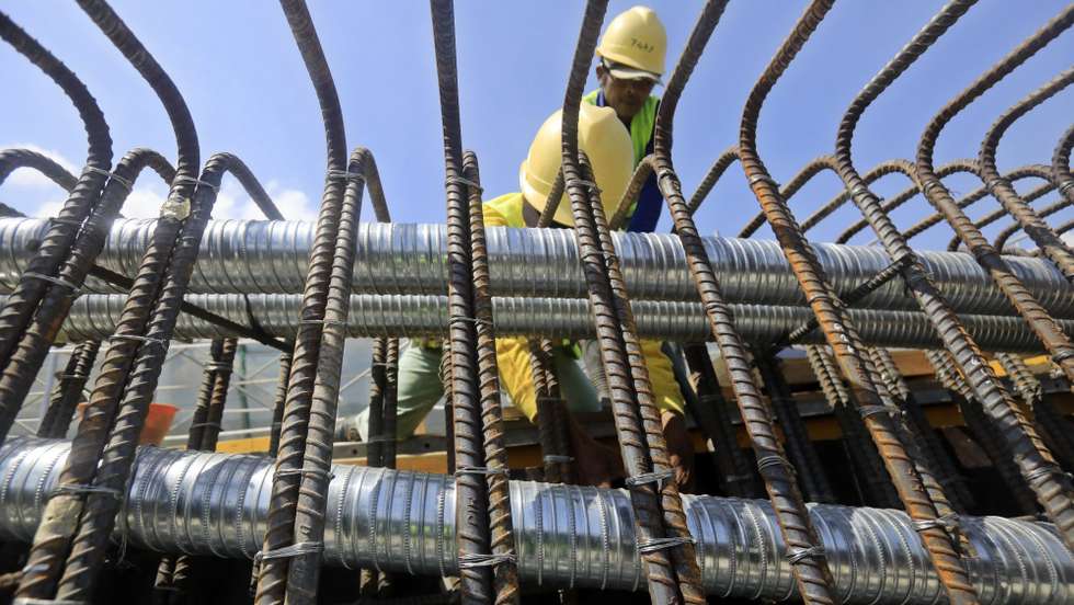 Homens a trabalhar na construção