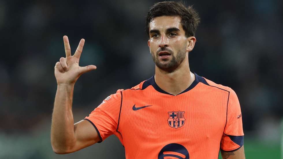 epa12575154 FC Barcelona's Ferran Torres celebrates scoring the 1-4 goal, his third of the match, during the Spanish LaLiga soccer match between Real Betis and FC Barcelona, in Seville, Andalusia, Spain, 06 December 2025.  EPA/Julio Munoz