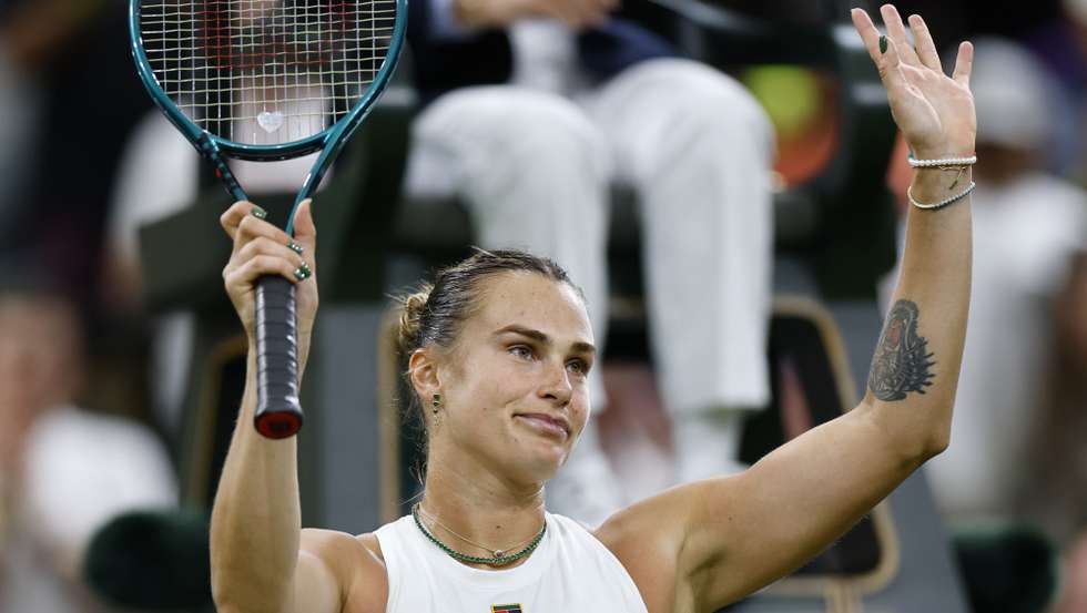 epa12216539 Aryna Sabalenka of Belarus celebrates winning her Women's Singles 3rd round match against Emma Raducanu of Britain at the Wimbledon Championships, Wimbledon, Britain, 04 July 2025.  EPA/TOLGA AKMEN  EDITORIAL USE ONLY