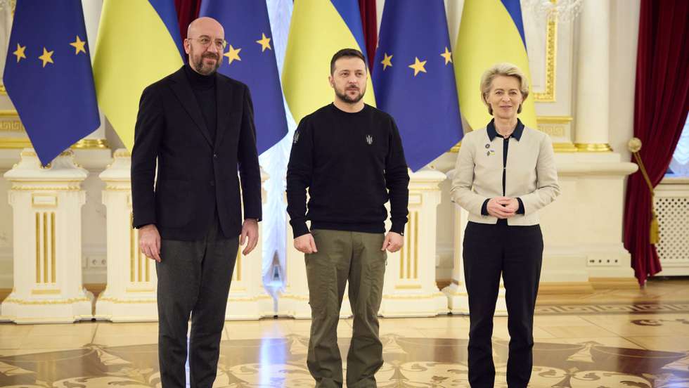 epa10445798 A handout photo made available by the Ukrainian Presidential Press Service shows (L-R) European Council President Charles Michel, Ukraine&#039;s President Volodymyr Zelensky and European Commission President Ursula von der Leyen posing for a photograph during an EU-Ukraine summit in Kyiv (Kiev), Ukraine, 03 February 2023. The presidents of the European Council and European Commission, accompanied by 15 Commissioners, are visiting Kyiv to meet with Ukrainian top officials and take part in the EU-Ukraine summit, the first summit since the European Council granted Ukraine the status of EU candidate amid Russia&#039;s invasion. Ukraine applied for EU membership in February 2022 and was granted EU candidate status in June 2022.  EPA/UKRAINIAN PRESIDENTIAL PRESS SERVICE HANDOUT -- MANDATORY CREDIT: UKRAINIAN PRESIDENTIAL PRESS SERVICE -- HANDOUT EDITORIAL USE ONLY/NO SALES