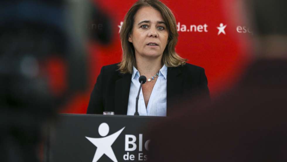 A coordenadora do Bloco de Esquerda (BE), Catarina Martins, fala aos jornalistas durante uma conferência de imprensa sobre as conclusões para o Orçamento do Estado para 2022, na sede nacional do partido, Lisboa, 24 de outubro de 2021. MANUEL DE ALMEIDA / LUSA