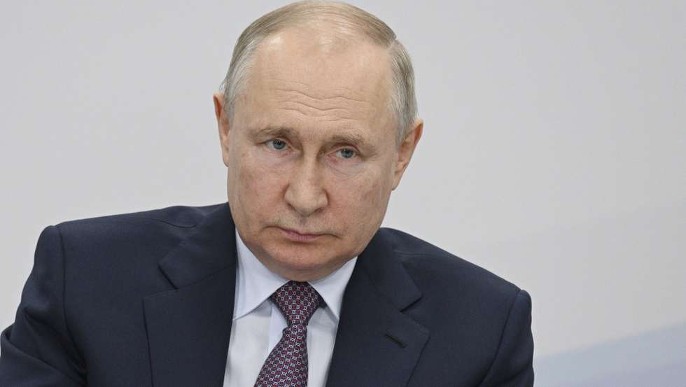epa10759799 Russian President Vladimir Putin attends a meeting on the development of restricted administrative areas and settlements in the Arctic zone, where military formations are deployed, in Severomorsk, Murmansk region, Russia, 20 July 2023 (released 21 July 2023).  EPA/RAMIL SITDIKOV / SPUTNIK / KREMLIN POOL