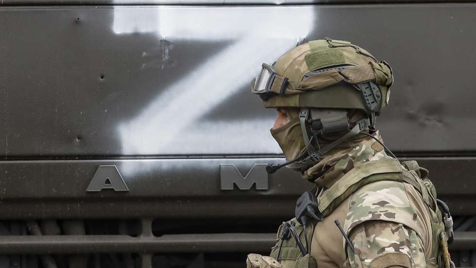 epa09853297 A Russian serviceman guards during food distribution organised by Russian army and militias of self-proclaimed LPR in village Trokhizbenka, Luhansk region, Ukraine, 27 March 2022. Chairman of the Government of the LPR Sergey Kozlov reported that as of March 22, the retreating Kyiv (Kiev) security forces had blown up 22 bridges, but the Republic would restore them. Russia will assist in the restoration and construction of infrastructure in the Republic. On 24 February Russian troops had entered Ukrainian territory in what the Russian president declared a 'special military operation', resulting in fighting and destruction in the country, a huge flow of refugees, and multiple sanctions against Russia. The letter Z has been used by Russian forces as an identifying sign on their vehicles in Ukraine.  EPA/SERGEI ILNITSKY