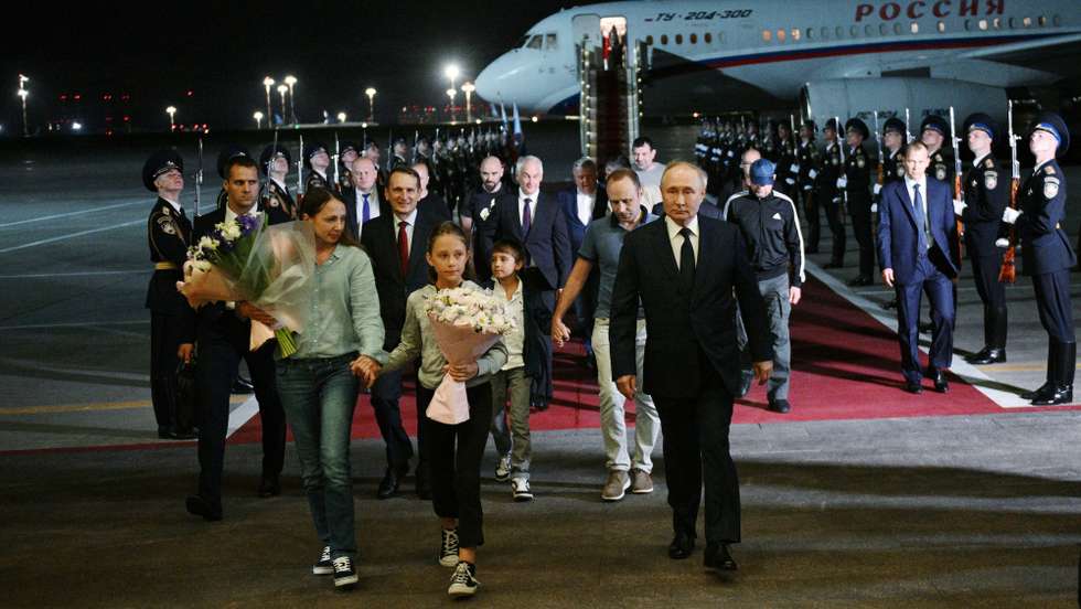 O casal Anna Dultseva e Artem Dultsev — e os filhos — foram recebidos por Vladimir Putin em Moscovo