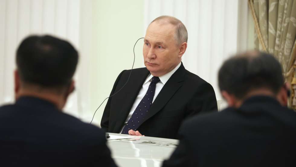 epa10483420 Russian President Vladimir Putin (C) listens to China's Director of the Office of the Central Foreign Affairs Commission Wang Yi during their meeting in the Kremlin, in Moscow, Russia, 22 February 2023.  EPA/ANTON NOVODEREZHKIN/SPUTNIK/KREMLIN / POOL MANDATORY CREDIT