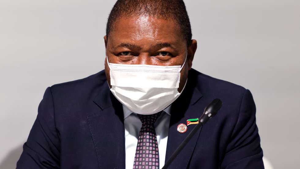 epa09208775 Mozambique's President Filipe Nyusi poses before the opening session of the Summit on the Financing of African Economies in Paris, France, 18 May 2021.  EPA/LUDOVIC MARIN / POOL  MAXPPP OUT