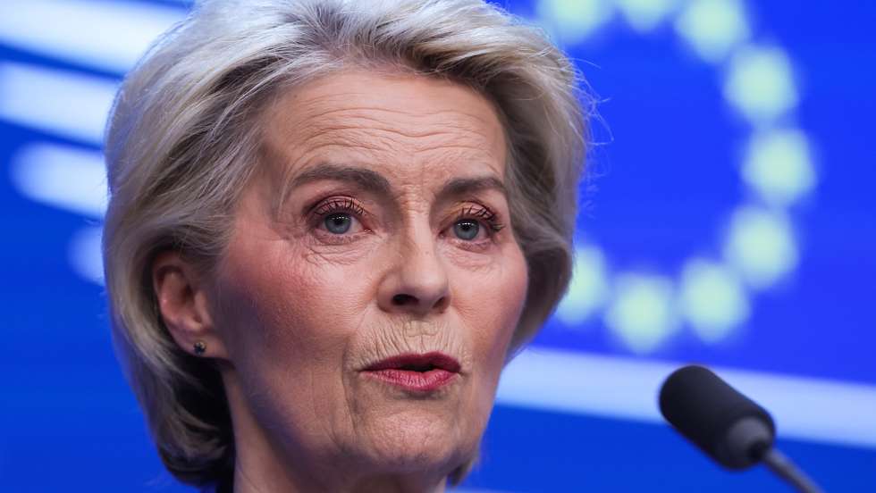 epa13309675 European Commission President Ursula von der Leyen speaks during a final press conference at  the second day of a European Council Summit in Brussels, Belgium, 16 October 2026. EU leaders met with Ukrainian President Zelensky as they focus on continued support for Ukraine, European defence and security, Russia-linked hybrid threats, migration and the situation in the Middle East.  EPA/OLIVIER HOSLET