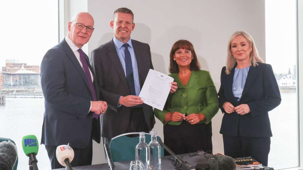 epa13238750 (L-R)  Leader of the Scottish National Party and First Minister of Scotland, John Swinney, Leader of Plaid Cymru and First Minister of Wales, Rhun ap Iorweth, Sinn Fein President Mary Lou McDonald and Sinn Fein Vice-President and First Minister for the North of Ireland Michelle O'Neill hold up a signed document following a meeting between leaders of nationalist parties in Cardiff, Wales, Britain, 14 September 2026. Leaders of nationalist parties from Scotland, Wales and Northern Ireland are meeting to strengthen the co-operation of the three countries and build towards constitutional change and signed an 'independence pact'.  EPA/JON ROWLEY