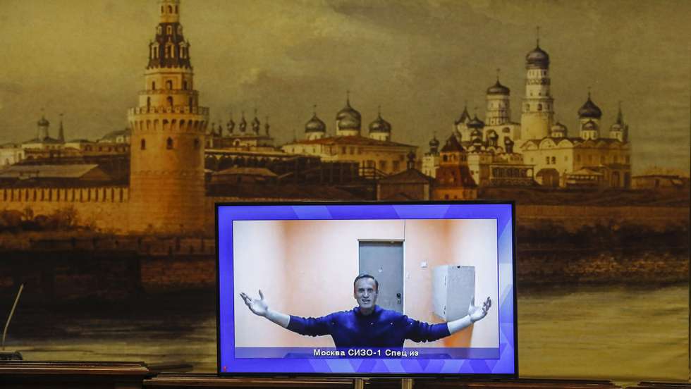 epaselect epa08970957 Russian opposition leader Alexei Navalny is shown on a monitor screen during a hearing of an appeal against the detention in Moscow Region Court in Krasnogorsk outside Moscow, Russia, 28 January 2021. Alexei Navalny was detained after his arrival to Moscow from Germany on 17 January 2021. A Moscow judge on 18 January ruled that he will remain in custody for 30 days following his airport arrest.  EPA/YURI KOCHETKOV